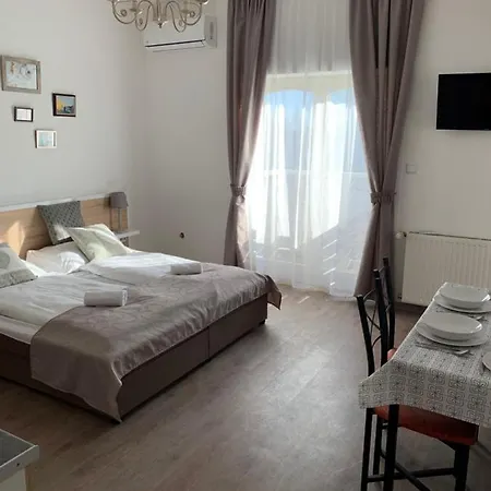 Guest house Relax Apartmanhaz Balatonalmadi