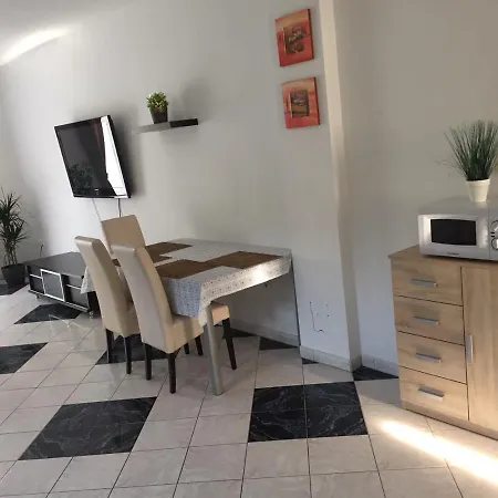 Relax Apartmanhaz Πανσιόν Balatonalmádi