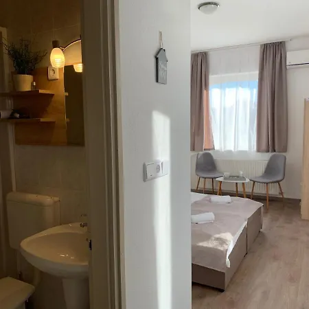 Relax Apartmanhaz Guest house Balatonalmadi