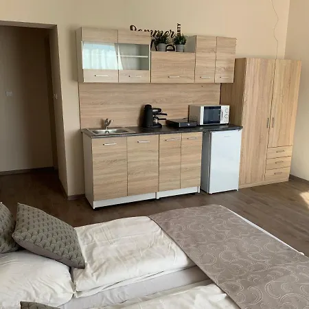 Guest house Relax Apartmanhaz Balatonalmadi