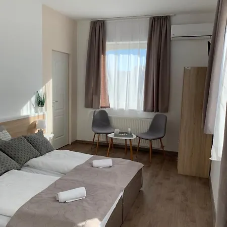 Relax Apartmanhaz Πανσιόν Balatonalmádi