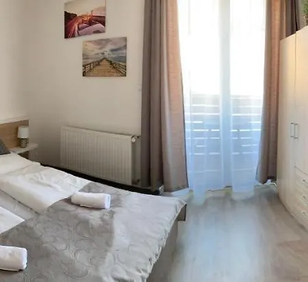 Relax Apartmanhaz Πανσιόν Balatonalmádi