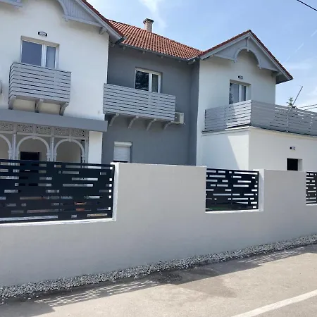Relax Apartmanhaz * Balatonalmádi
